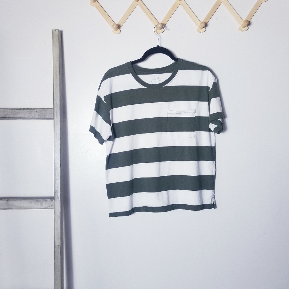 TIME AND TRU SHORT SLEEVE OLIVE AND WHITE SHIRT WITH POCKET SIZE MED